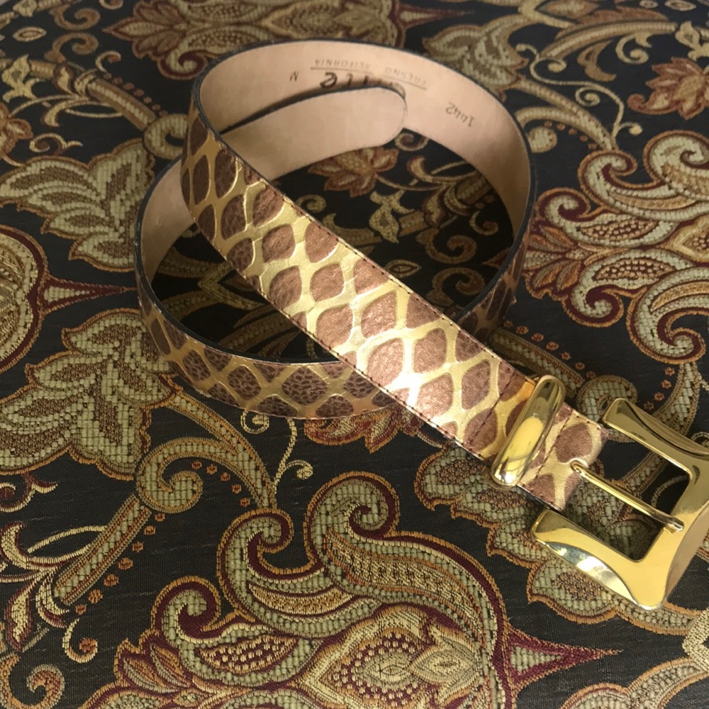 Women’s gold and bronze colored animal print belt. Size medium.
